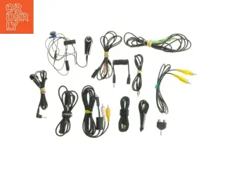 Diverse kabler og adaptere