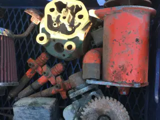 Lidt dele til gammel traktor