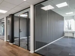 Nyindrettet kontorlejemål på 812 m² – Gennemlyst kontorlejemål med god eksponering mod Stamholmen
