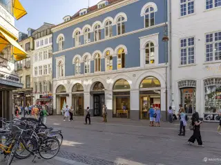 Evt. momsfrit - 373 kvm. kontor nær Kgs. Nytorv. Flot ejendom. Istandsat lejemål og opgang. Nær cafe Victor og alt det gode.