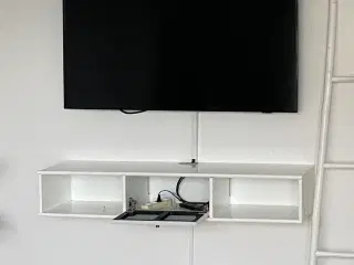 Mistral TV møbel med hvid stofklap i midten