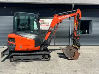 Kubota kx027-4 Med Aftageligt Engcon rotortilt og centralsmørring.