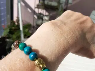 Armbånd med Buddah (alloy)Charm. Multifarvet 