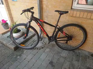 TREK MARLIN MOUNTAIN BIKE 