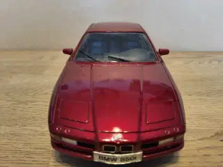 Modelbil: BMW 850i  Skala 1/18