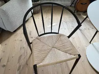 Spisebord og stole 