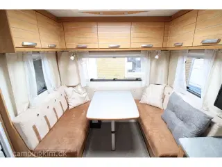 2012 - Dethleffs Aero Style 460 DB   Dobbeltseng, kantsyet tæpper og lav vægt.