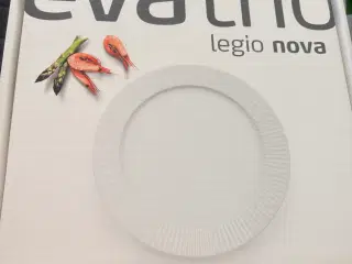 16 nye Eva Trio 28 cm middagstallerkner