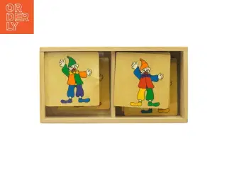 Træhuskespil med klovnefigurer (str. 24 x 12 cm)
