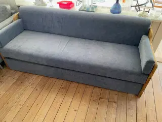 Sovesofa med blåt alcantara stof