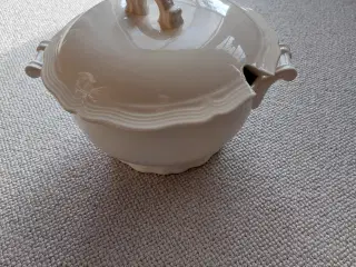 Suppeterrin med låg