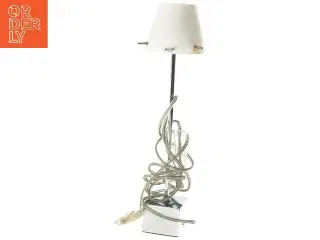 Hvid Herstal bordlampe (str. 35x6x6 cm)