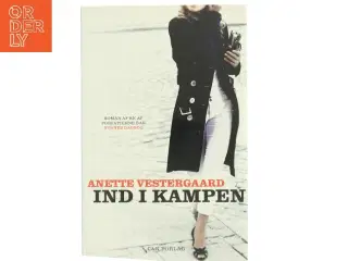 Ind i kampen : roman af Anette Vestergaard (Bog)