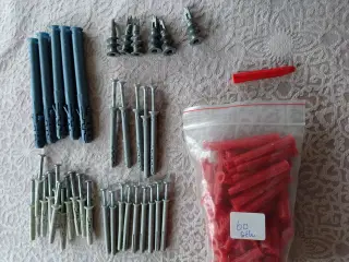 Bl skruer/ rauplugs 