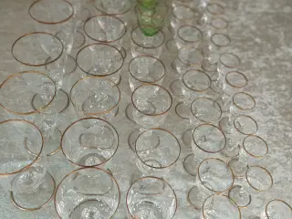 Glas med måger og guldkant