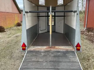 Heste trailer variant nysynet ca 5 år gammel 