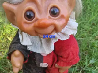 Gjøl trold af Th. Dam 24 cm