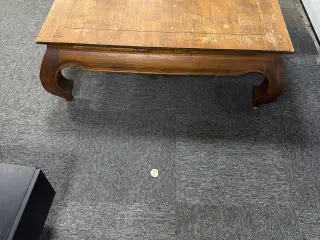 Sofabord i massiv træ