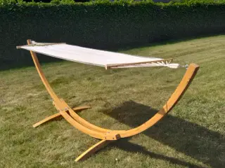 Hængekøje med træstativ