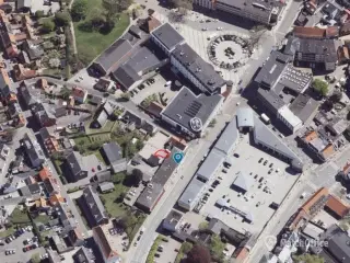 P-plads på bagsiden af Tinghusgade 20B