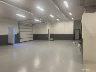 Værksted/lager med kontor