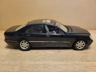 Modelbil. Mercedes-Benz S 500 (1998) Skala 1/18.