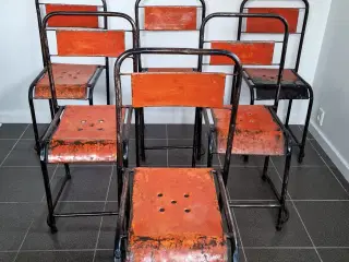 6 stk sjove og dekorative stabelbare stole.