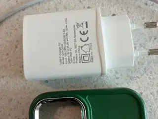 Adapter 20 w samt kabel og cover til IPhone 12.