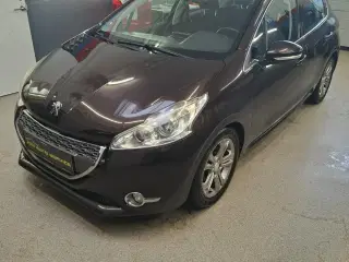 Peugeot 208 1,2 VTi Allure Sky