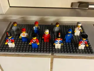 Gamle Lego figurer sælges