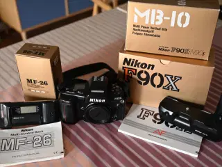 Nikon 90X kamera med greb og speciel databagstykke