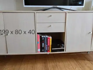 Skænk med skabe og skuffer