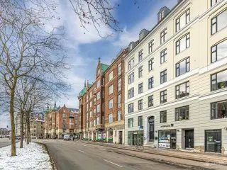 Butik. showroom, klinik eller lignende på 72 m² med stor synlighed - 3 måneders lejefrihed ved indflytning