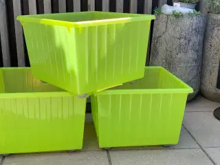 Plastikkasser på hjul