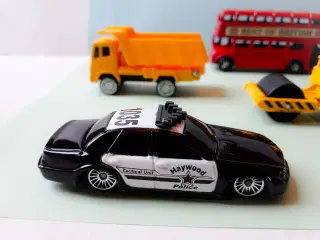 Blyantspidserbus & 5 Biler