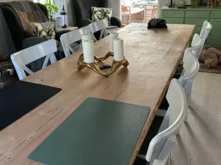Langbord med 12 stole