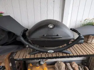 Weber Q 2200 gas grill