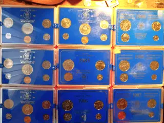 SVERIGE SWEDEN 9 FORSKELLIGE MØNTSÆT 1980 - 1990