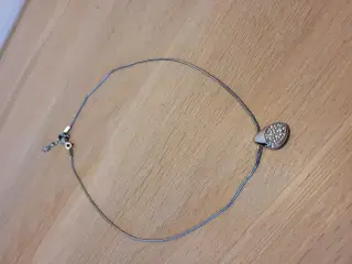 Flot halskæde med krystaller fra Skagen Design