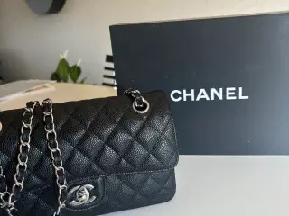 Chanel medium flap