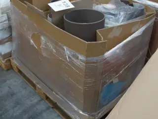 Palle med diverse plasticpotter