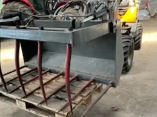 - - - - - - Overfaldsgreb 1,5 meter med beslag