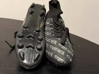 Ultra fedet sorte fodboldstøvler