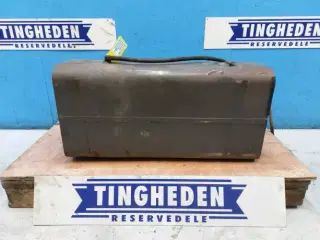 Massey Ferguson 690 Dieseltank 1679610M92