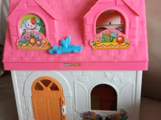 FLOT LITTLE PEOPLE HUS MED 2 PERSONER OG HUND