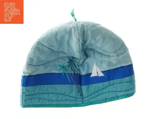 Tehætte, håndlavet med applikation og broderi (h 27 cm, omkr. 68 cm)