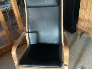 Lænestol, med sort læder, meget lidt brugt.