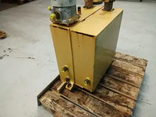 New Holland TF78 Hydrauliktank 84000629