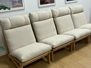 Lænestole m høj ryg i massiv Eg.