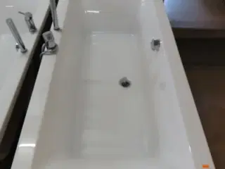 Badekar med armatur